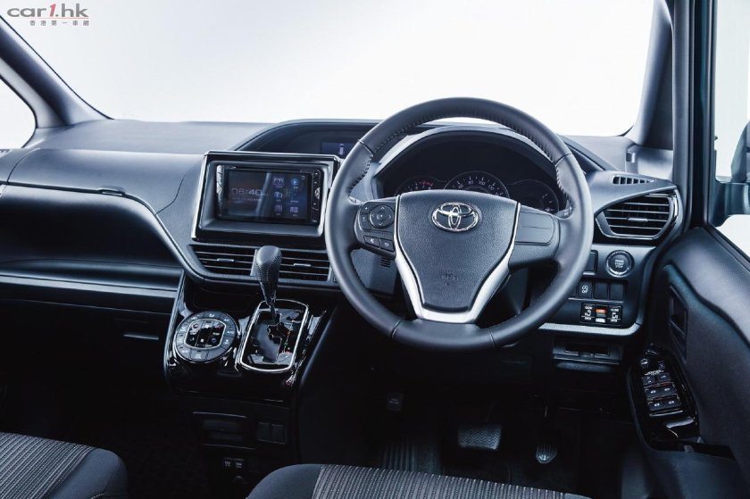 Toyota Noah 2017 салон