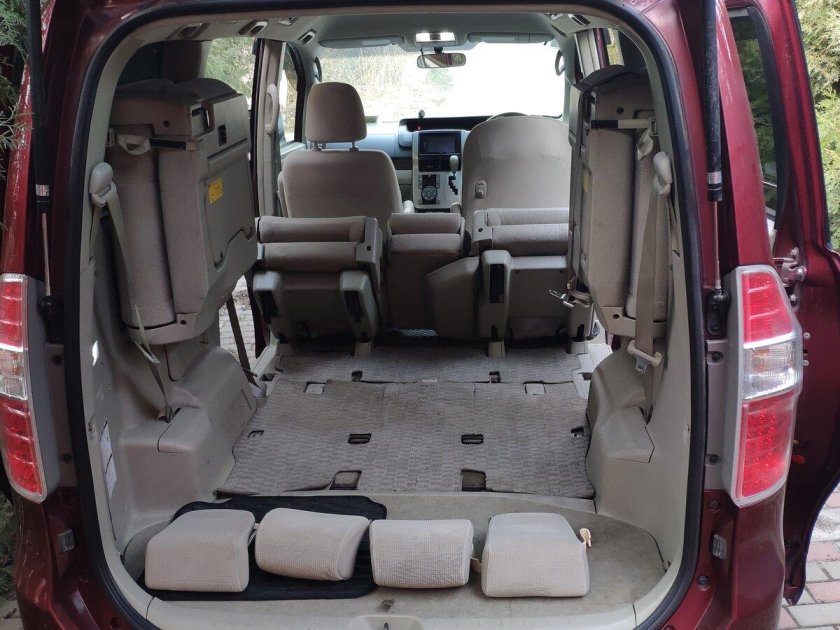 Toyota noah салон