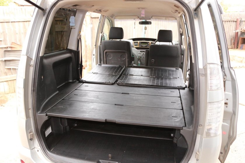 Toyota Noah 2015 багажник