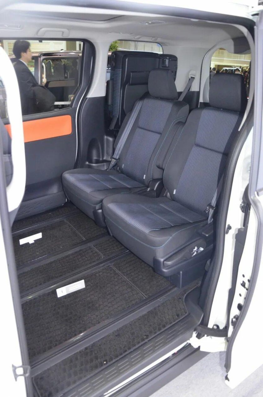 Toyota Noah 2008 салон