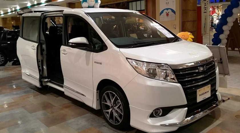 Тойота Ноах гибрид