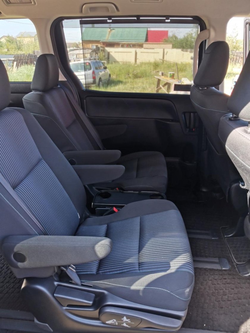 Тойота Ноах 2008 салон