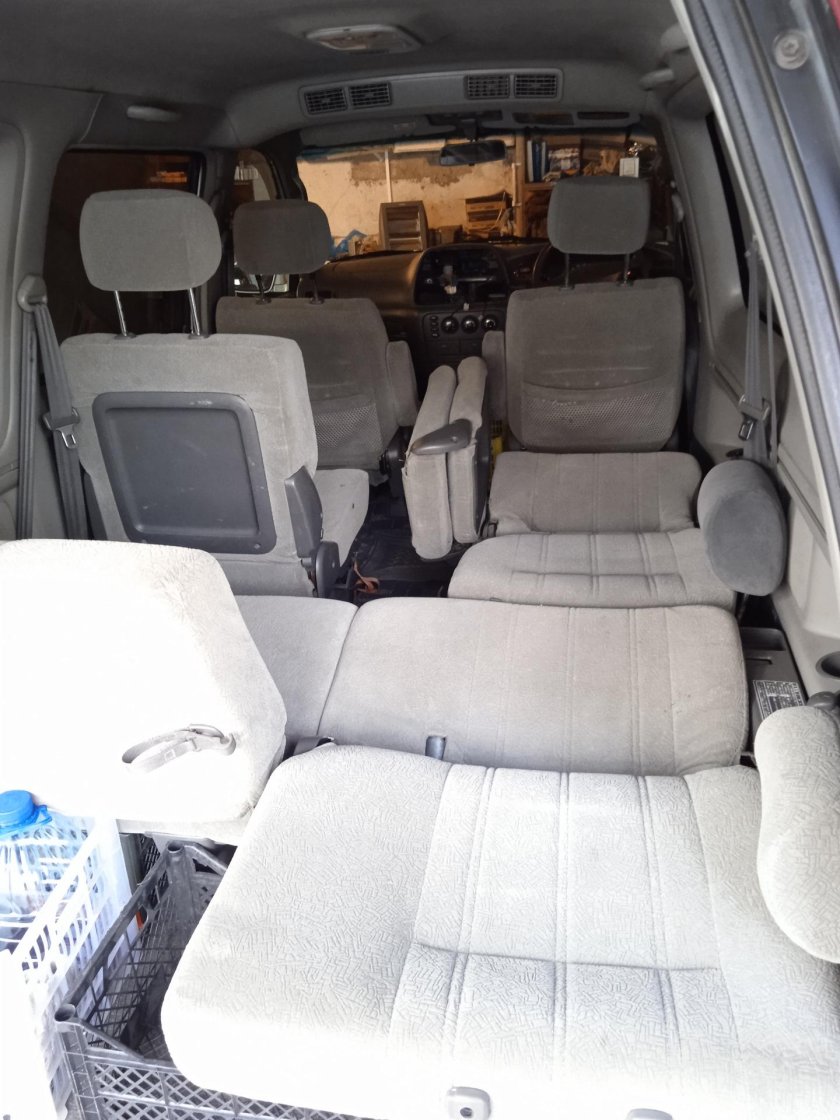 Toyota Isis трансформация салона