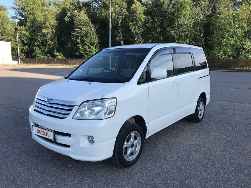 Toyota Noah 2002