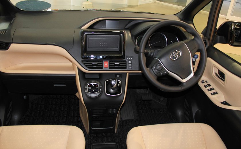 Toyota Noah Interior