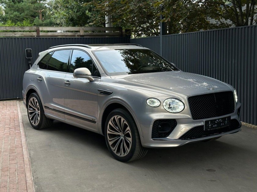 Машина bentley bentayga