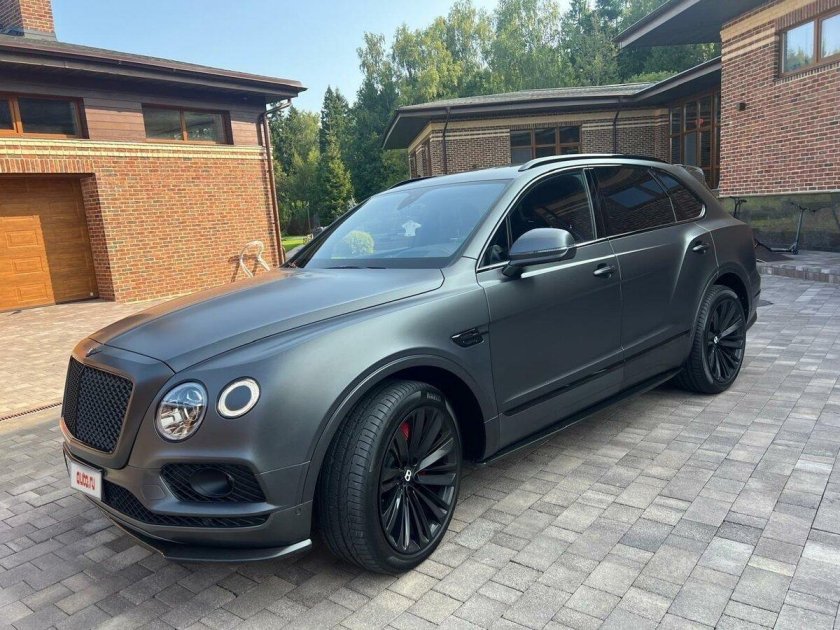Машина bentley bentayga