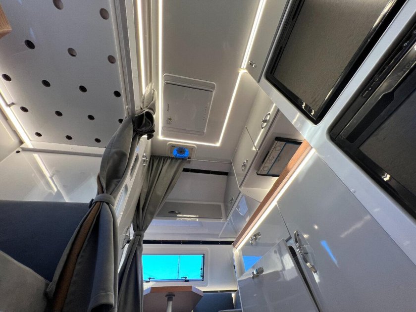 Даф 105 внутри кабины микроволновка