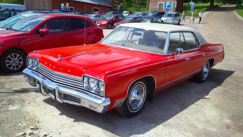 Додж Монако 1976