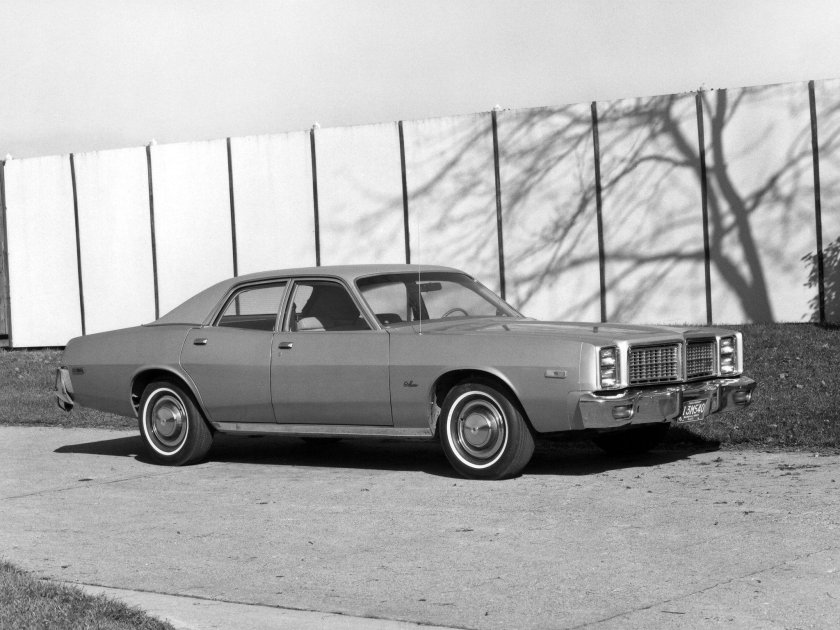 1977 Dodge Monaco sedan