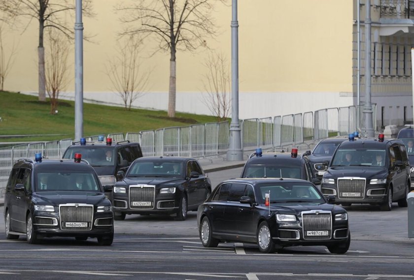 Кортеж Путина Аурус