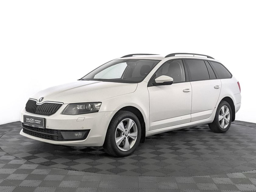 Шкода Октавия белая