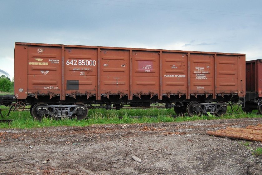 Полувагон люковый 12-132