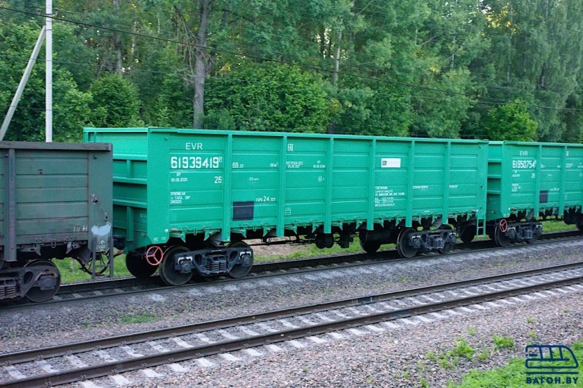 Полувагон люковый 12-132