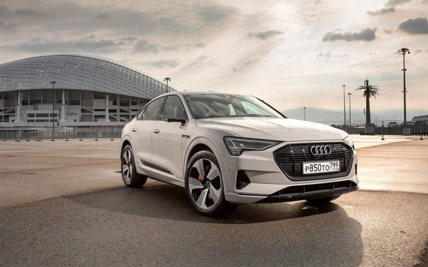Audi e-tron Sportback белый