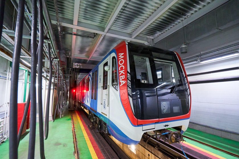 Поезд метро