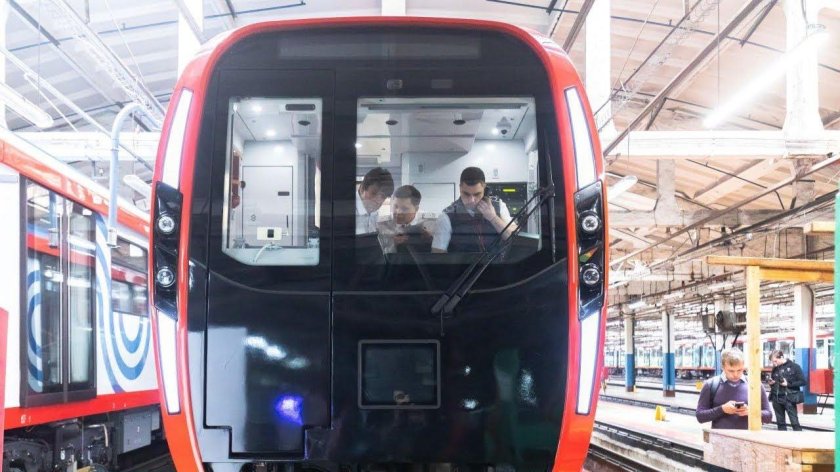 Машинист электропоезда метрополитена