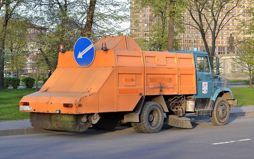 ЗИЛ 130 подметально уборочная