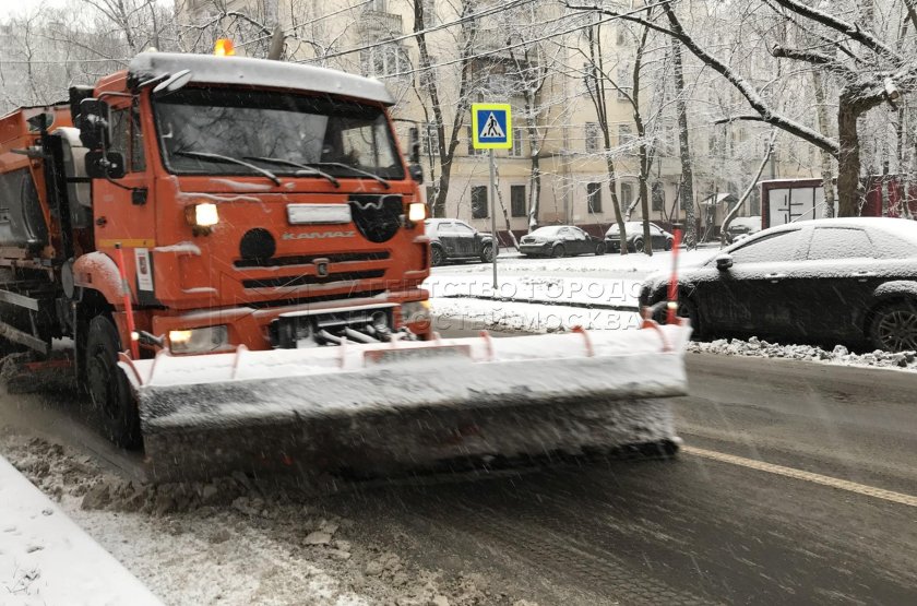 Уборка снега спецтехникой