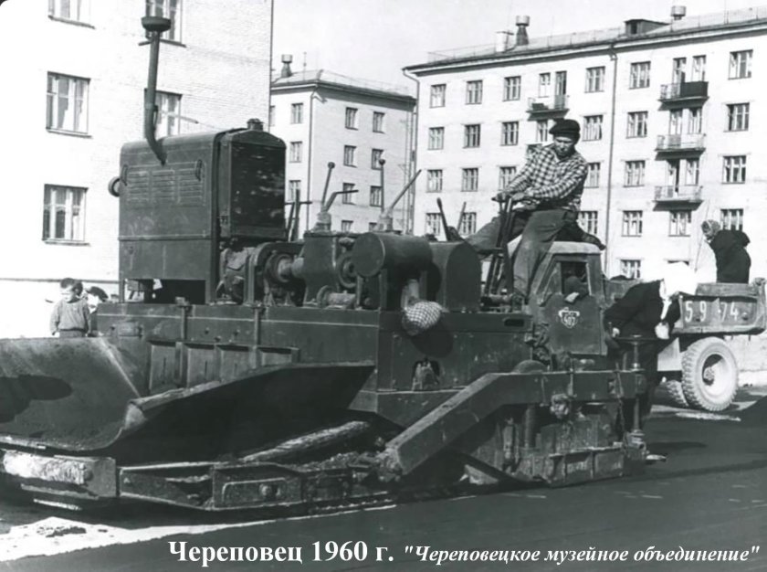 Асфальтоукладчик д-150б