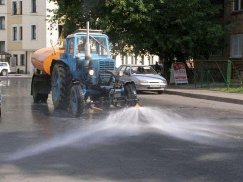 Трактор МТЗ С поливалкой