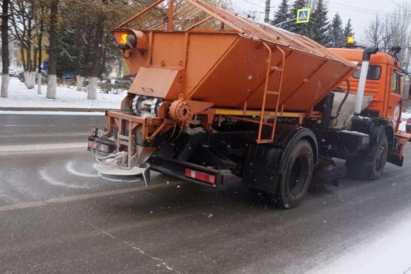 Разбрасыватель песка КДМ