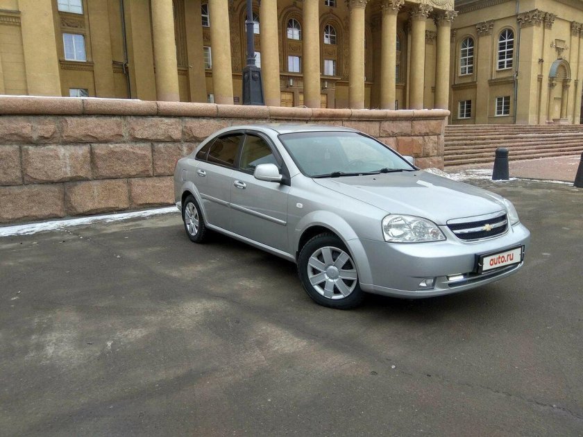 Chevrolet Lacetti седан серебристый
