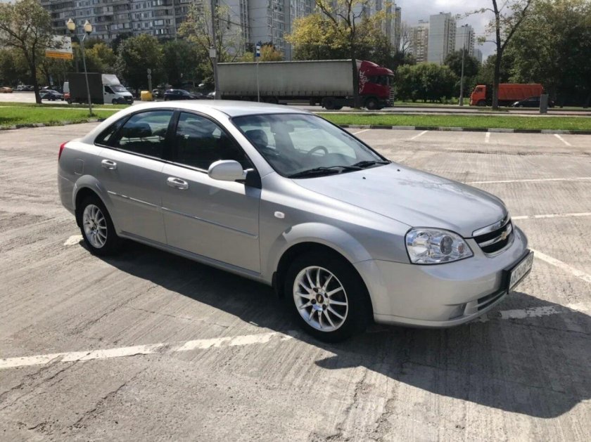 Chevrolet Lacetti серебристый