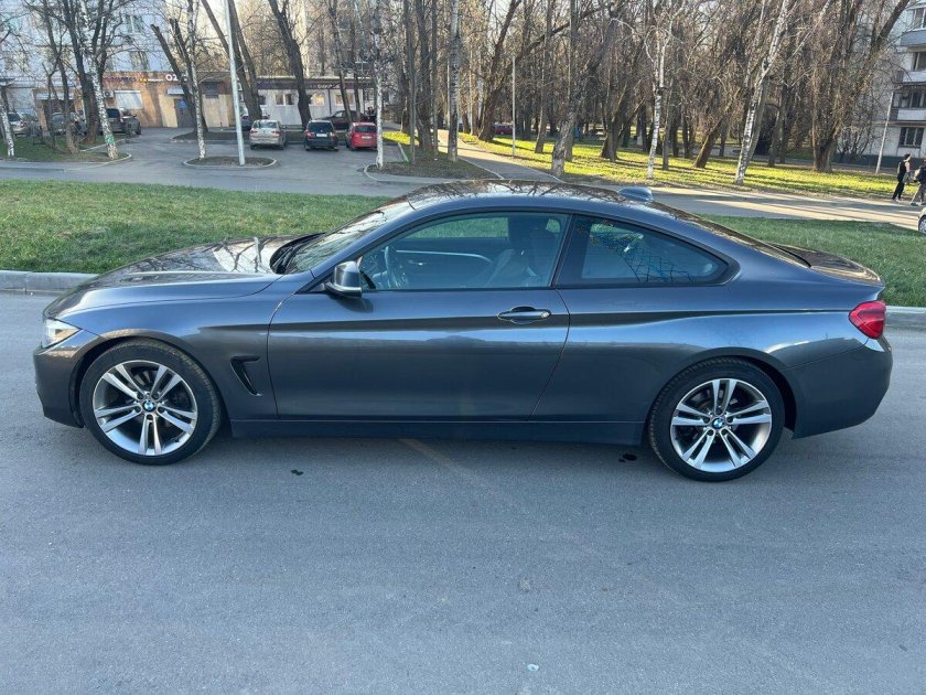Серая бмв