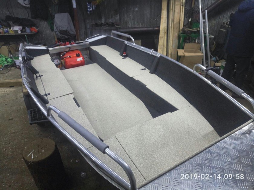 Лодка Windboat 380 м