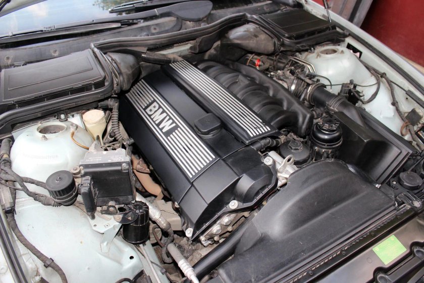BMW e39 под капотом