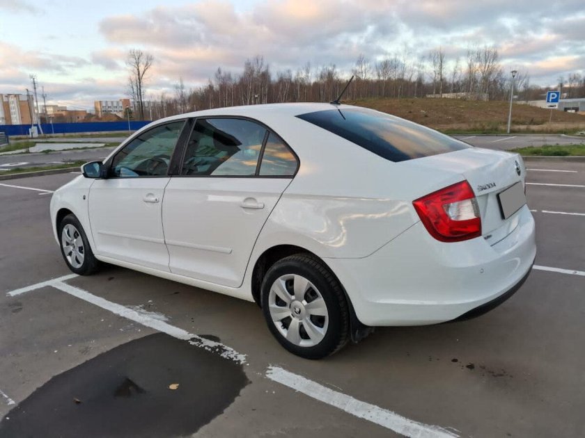 Шкода Рапид 2016 белая