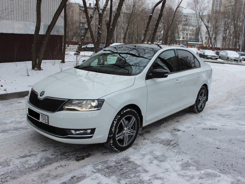 Шкода Рапид 2018 белая