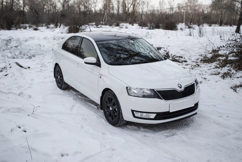 Шкода Рапид 2016 года белый