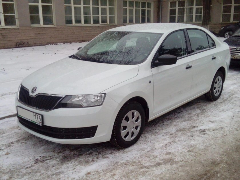 Шкода Рапид 2015 белая