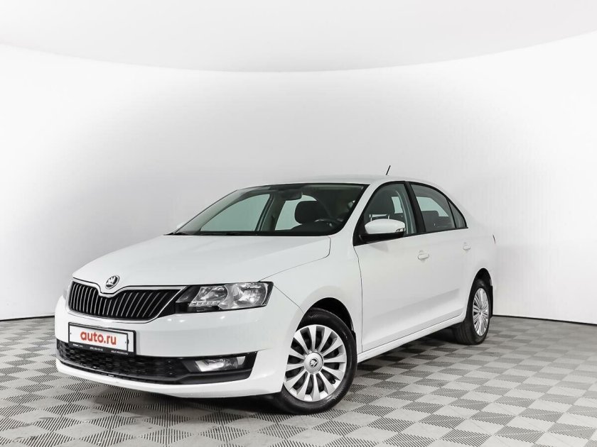 Шкода Рапид 2018 белая