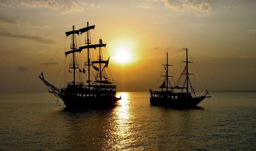 Корабли в море