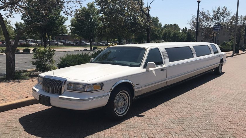 Lincoln Town car лимузин 1997