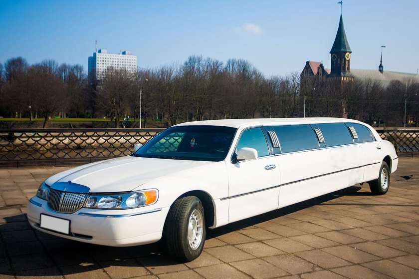 Лимузин Линкольн Таун кар 2001
