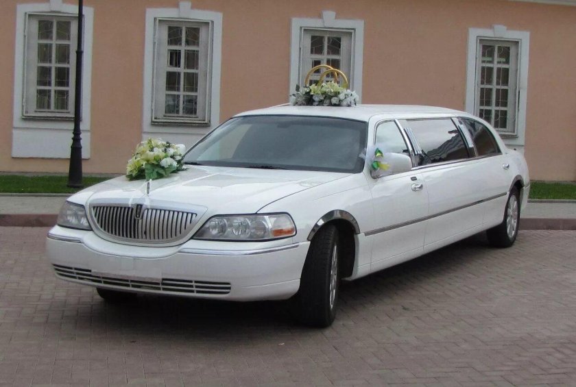 Lincoln Town car лимузин 2004