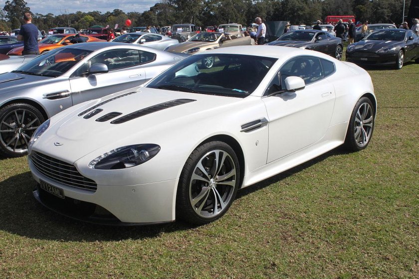 Aston Martin Vantage 2010