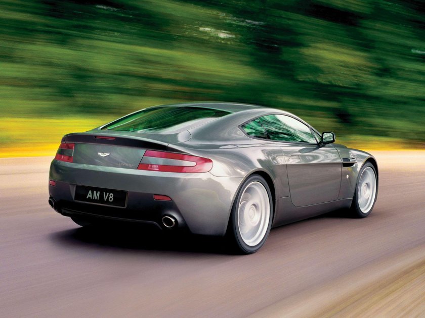 Астон Мартин 2005