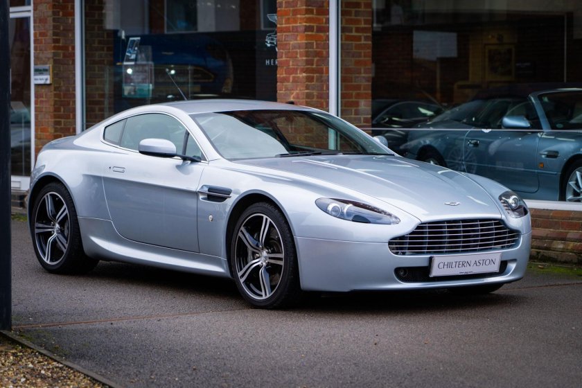 Aston martin v 12 vantage