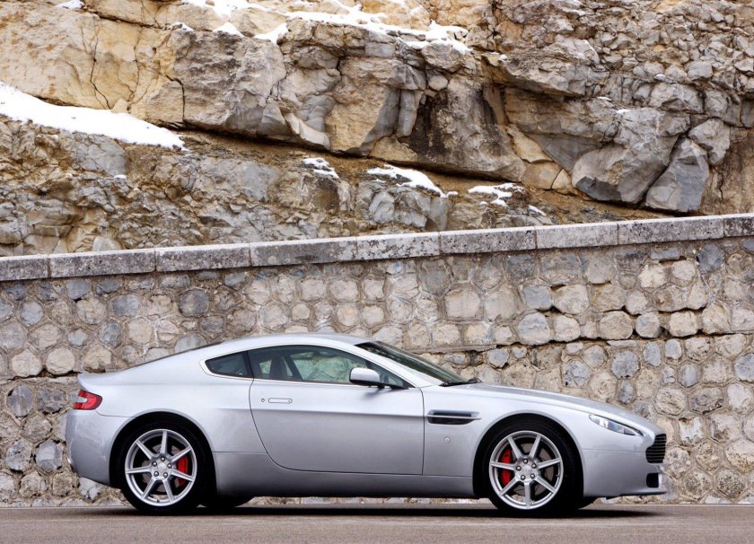 Aston Martin Vantage 2005