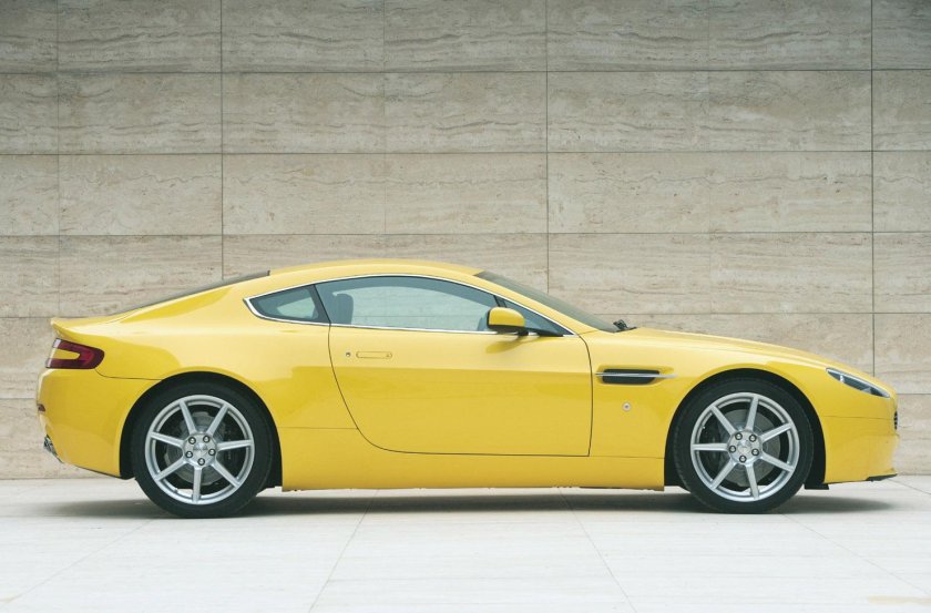 Aston Martin Vantage 2005