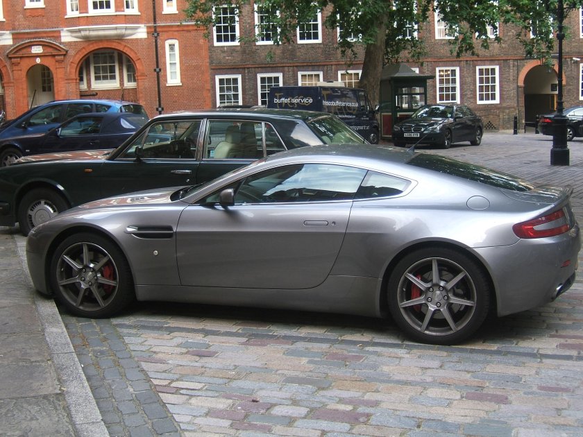 Aston Martin Vantage 2009