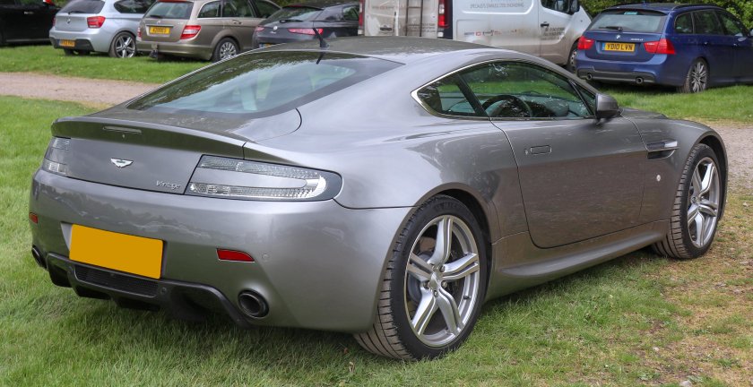 Aston martin v 12 vantage