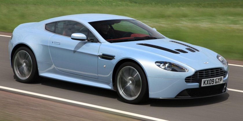Aston martin v12 vantage
