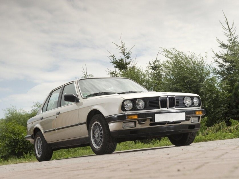 BMW e30 sedan