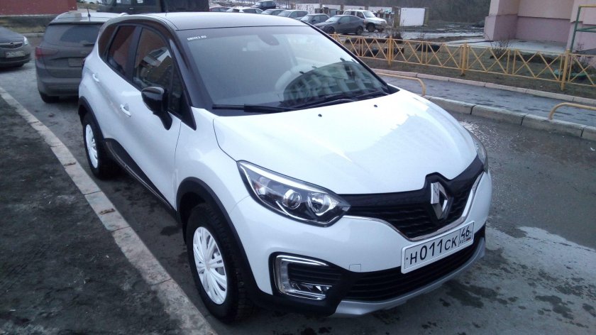 Рено Каптур 2018 белый с черной крышей